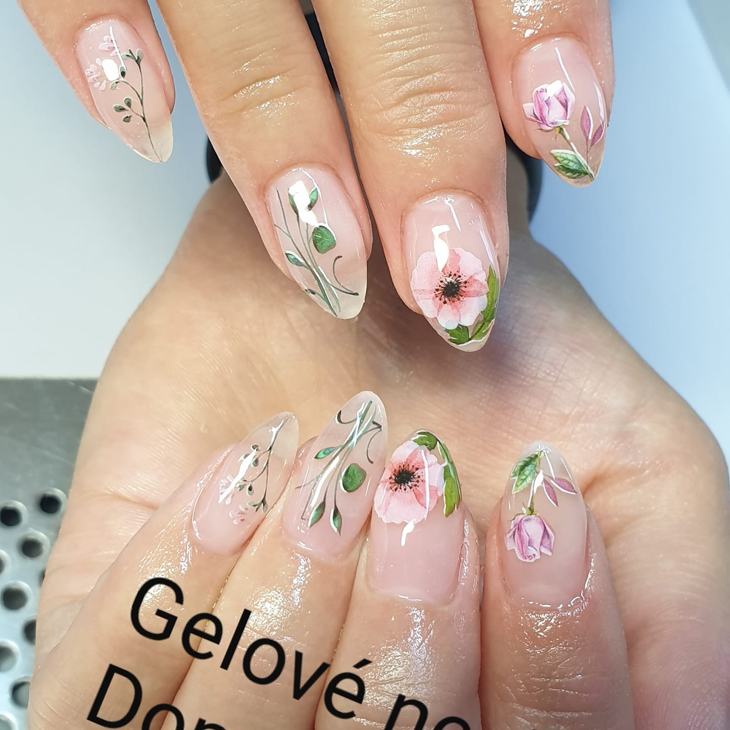 Gelové nechty Dominika
