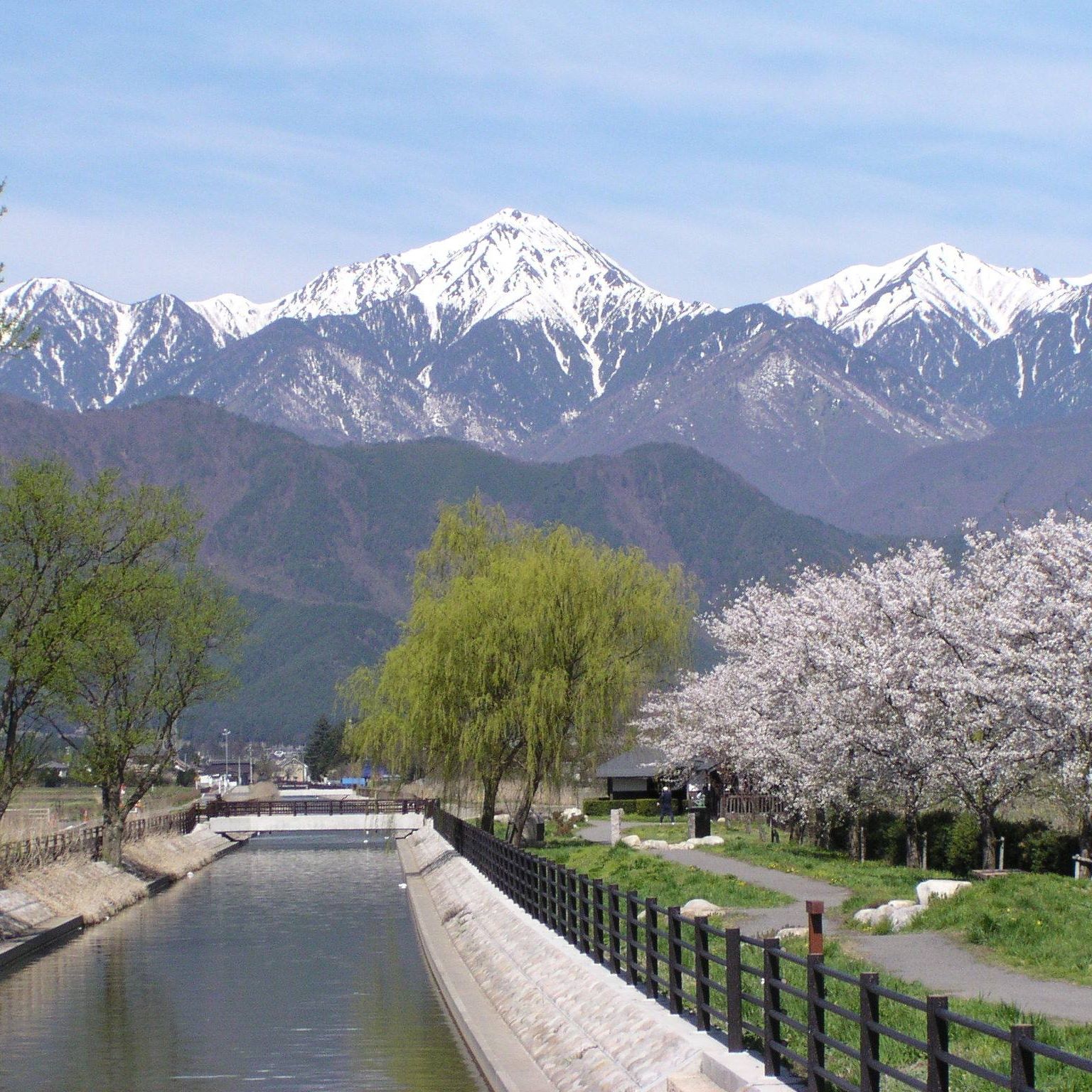 安 雲野 市