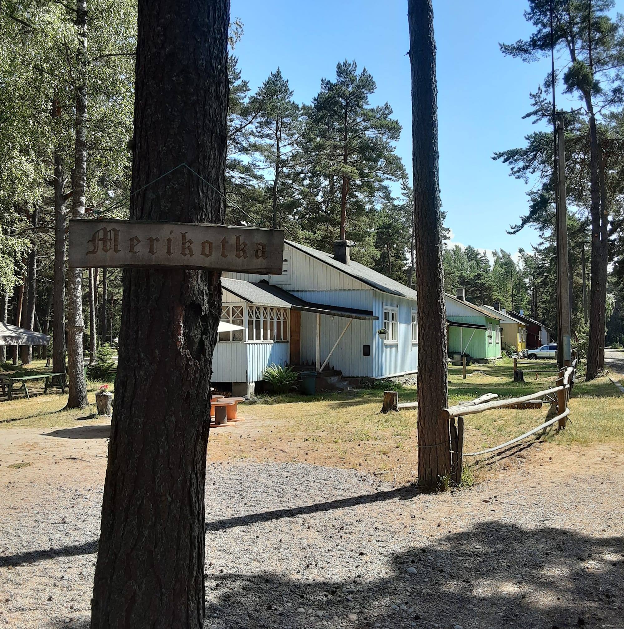 merikotka-puhkemajad-naissaarel-naissaare