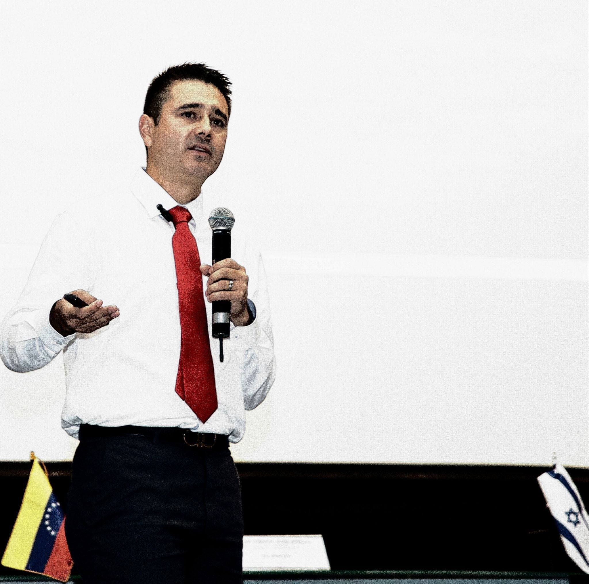 Héctor R. Martínez-Menchaca