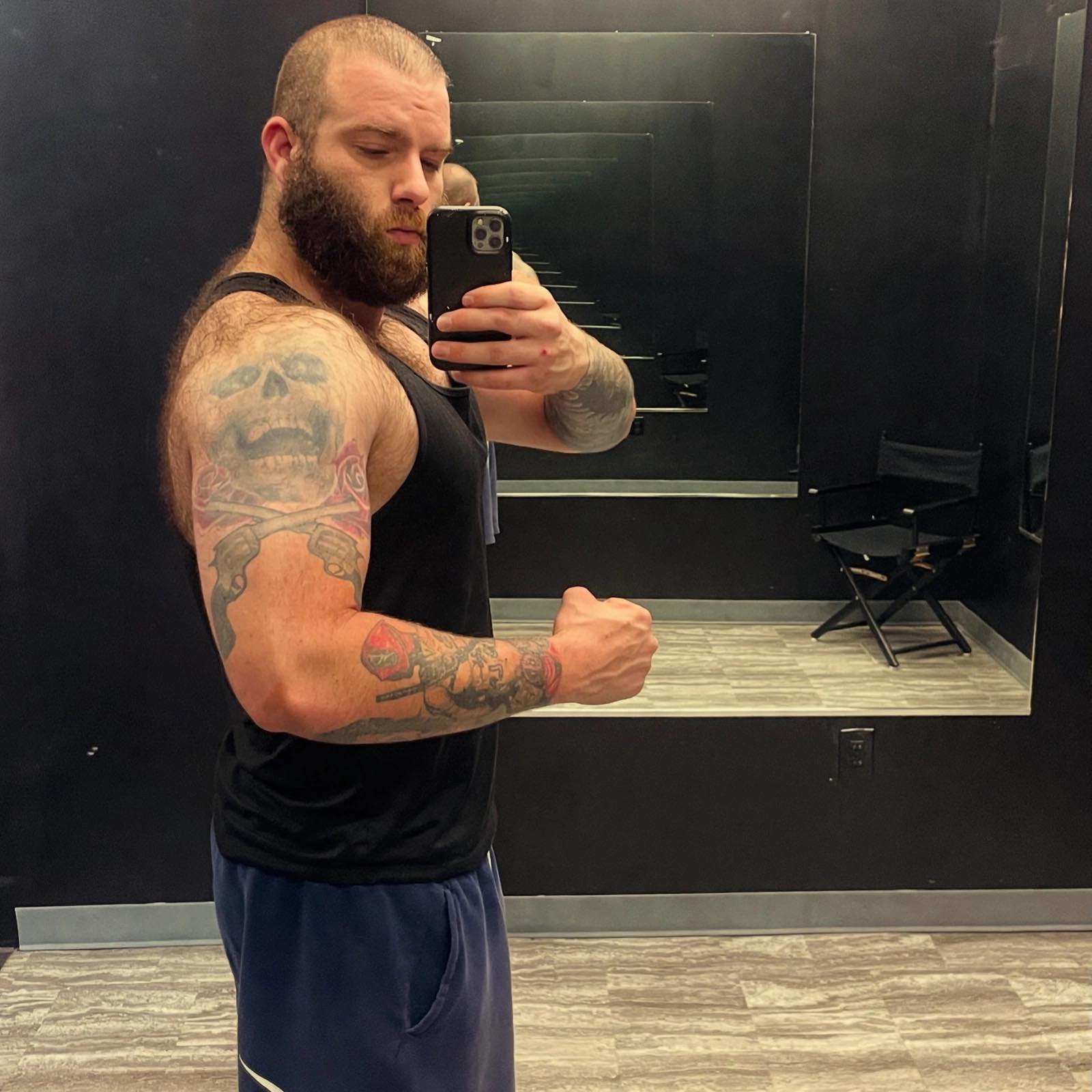 Is This Helping My Powerlifting Bench? 💪⏸️ 55 lb dumbbells for 6 paused ...