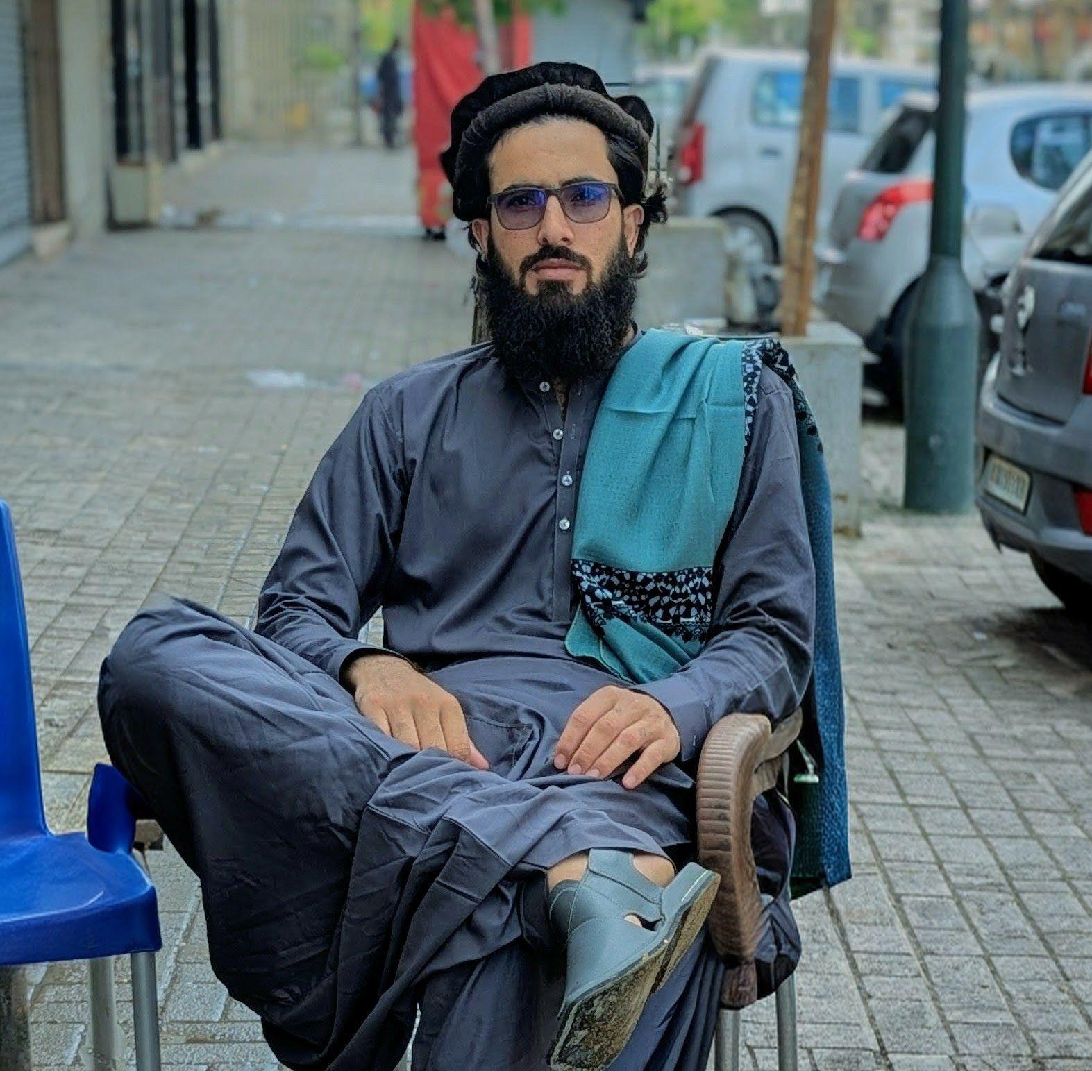 ہمیں بتایاجاۓ کے پاکستان کی سرحدوں کے چوکیدار کون ہے ...