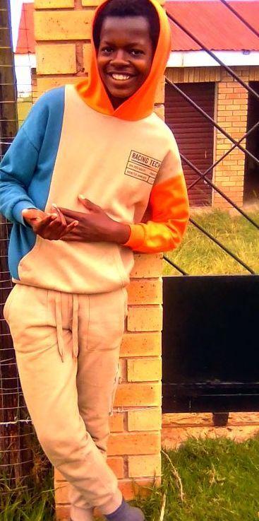 Akhona Mfirræ