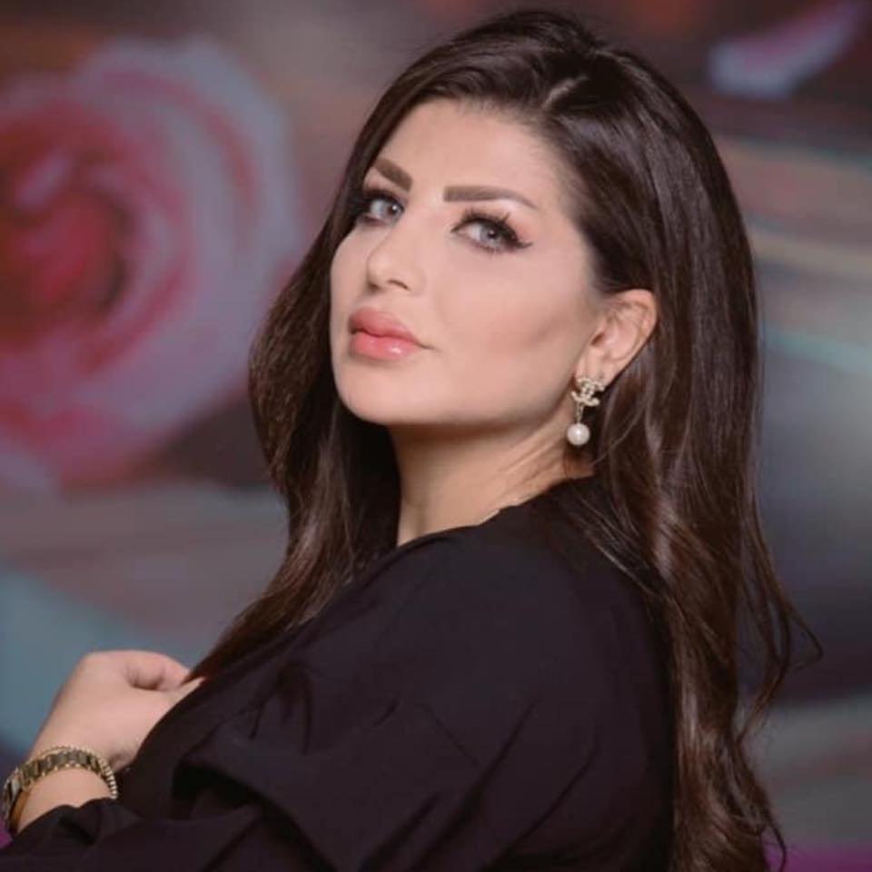 المذيعة علا شفيع