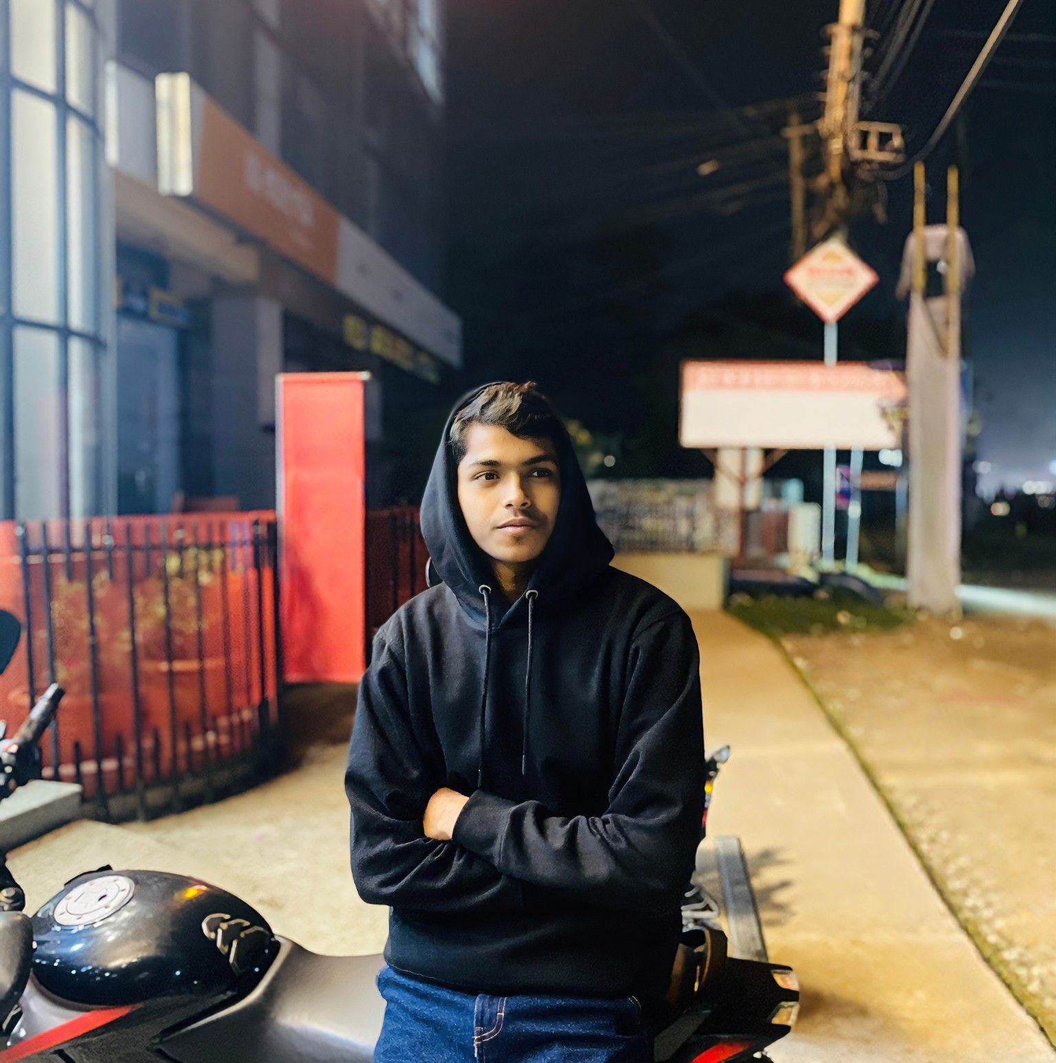 LUKAZ - ছোটবেলা থেকে এমন বন্ধু থাকা খুব প্রয়োজন। যে নিজে আগে স্নিকার্স ...