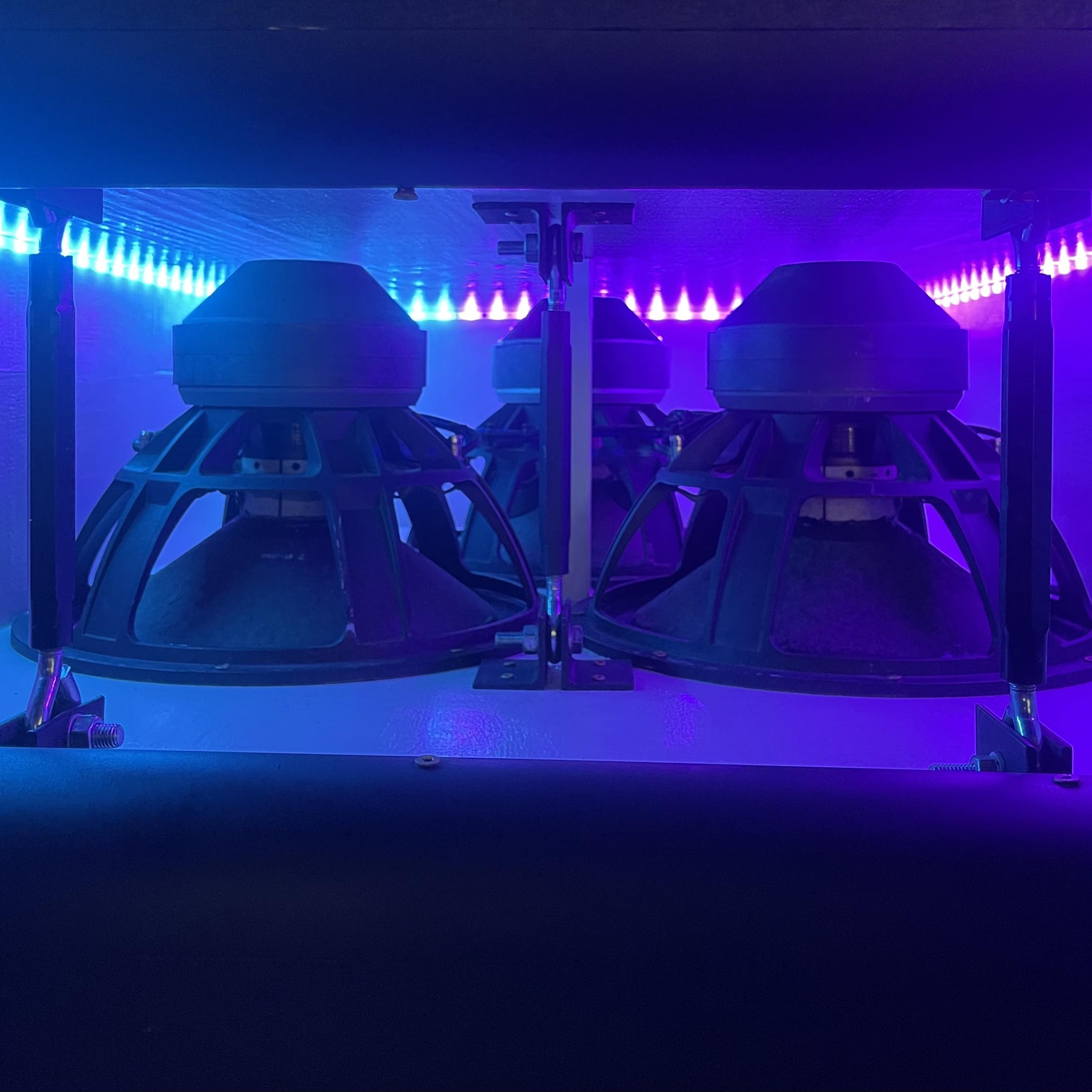 12 Volt Clean Wire Club | JEEP Gladiator Custom Amp Rack DS18 | Facebook