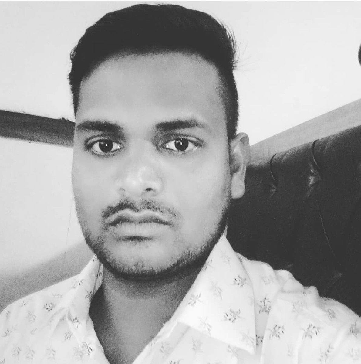 Telaiya location mai kam bajat ka plot chahiye to contact kare ...