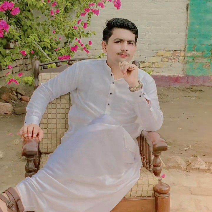 ﻣﺎﮢﮭﻮ ﺳﭛ ﻧﻪ ﺳﮭﮣﺎ ﭘﮑﻲ ﺳﭛ ﻧﻪ ﮬﻨﺞ، ڪﻨﮭﻦ ڪﻨﮭﻦ ﻣﺎﮢﮭﻮ مَنِجھِ ﺍﭼﻲ ﺑﻮﺀِ ﺑﮭﺎﺭ ...