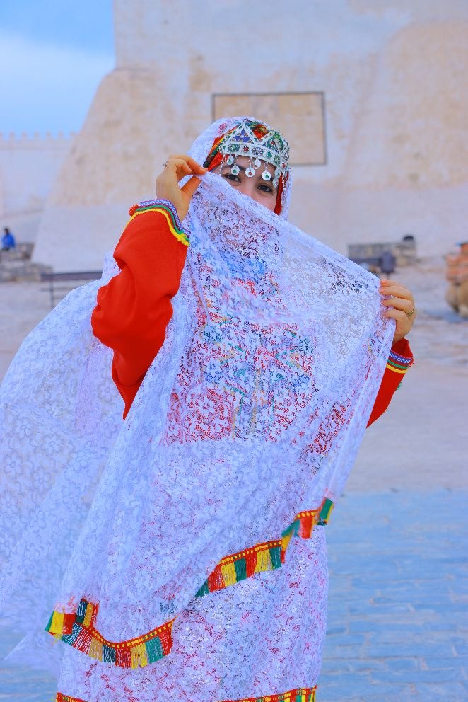 مينة هرادي - واش هاد هرݣاوة مكيتقاضاوش طلعت طاكسي خلصت جوج... | Facebook