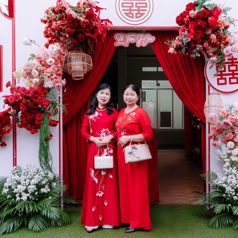 Người - BÒN NƠI KHỐ RÁCH ĐÃI NƠI QUẦN HỒNG Người phụ nữ hỏi thằng bé ...