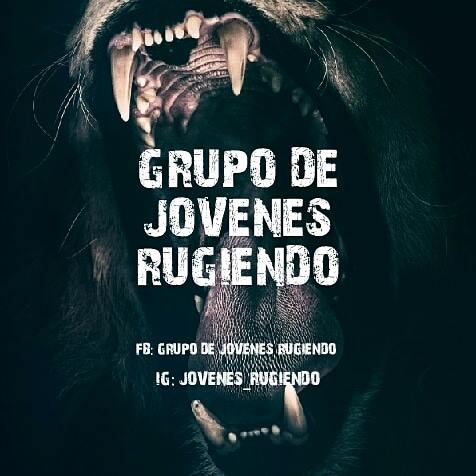 Grupo De Jovenes Rugiendo