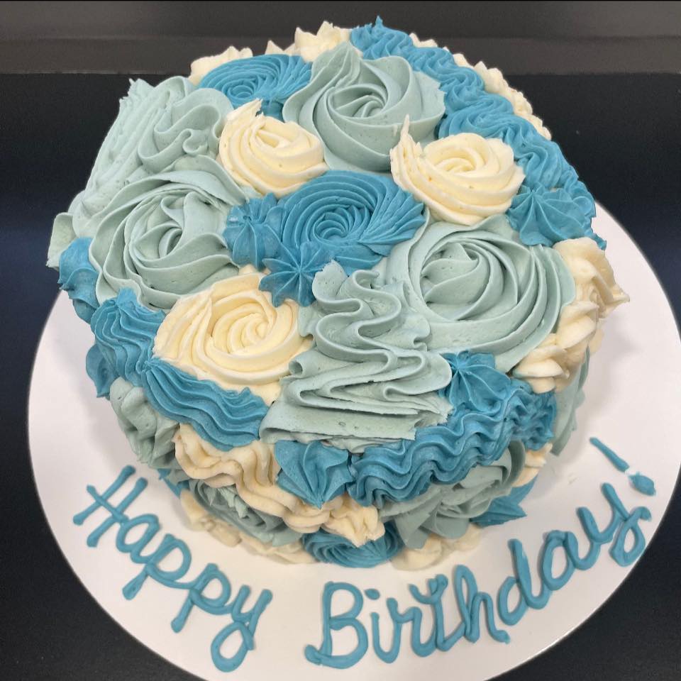 💎💖 Not a fan of putting little choking hazards all over a cake so we ...
