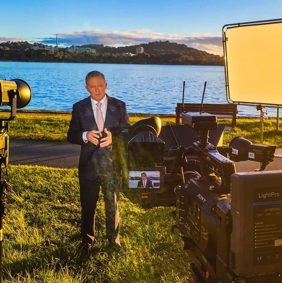 Bond James Bond | Daniel Craig actually had a broken leg when filming ...