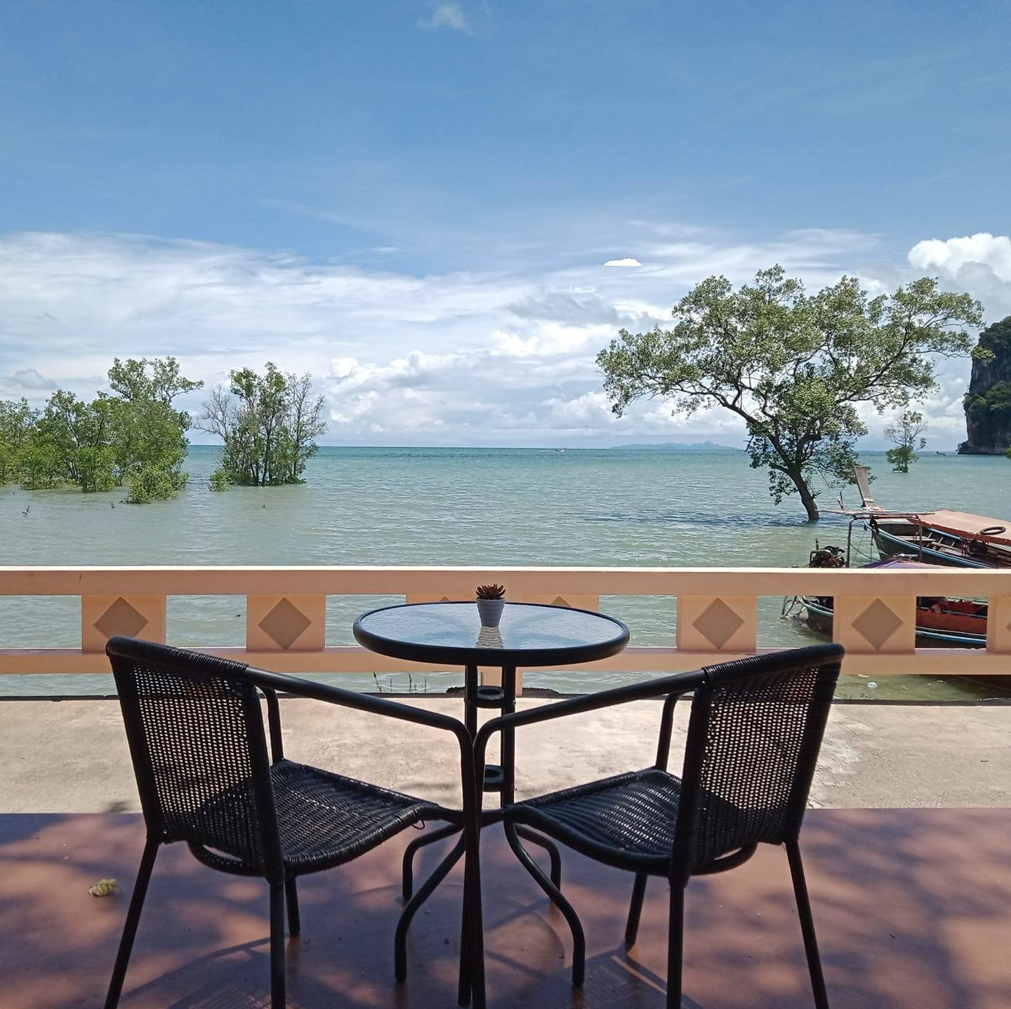 Diamond Bar and Restaurant / ร้านอาหารไดมอนด์ บาร์