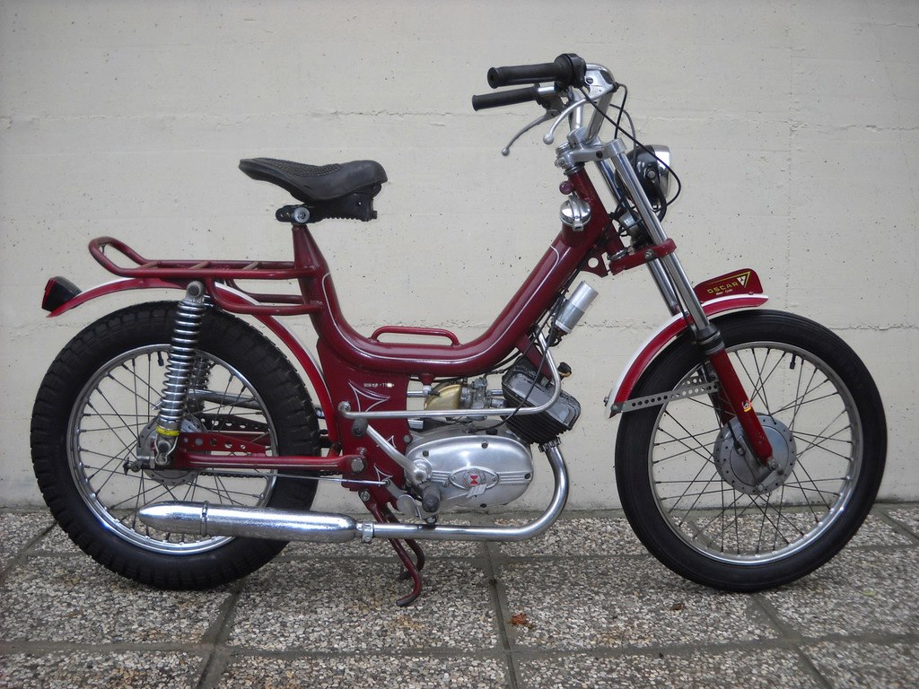 OSCAR MISTER COLLEGE 1/18 Scale Mobylette Moped Model - Prototype Collection Miniature (M10)