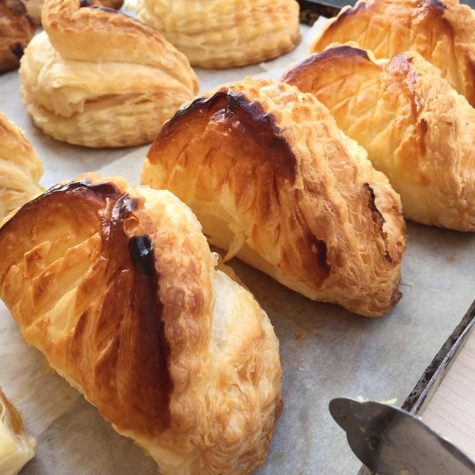 信楽焼 Shigaraki 手アブリ 手炙り Brazier 井村侊生 P14 信楽窯焼きアップルパイ (@shigaraki.kamayaki.applepie) • Facebook