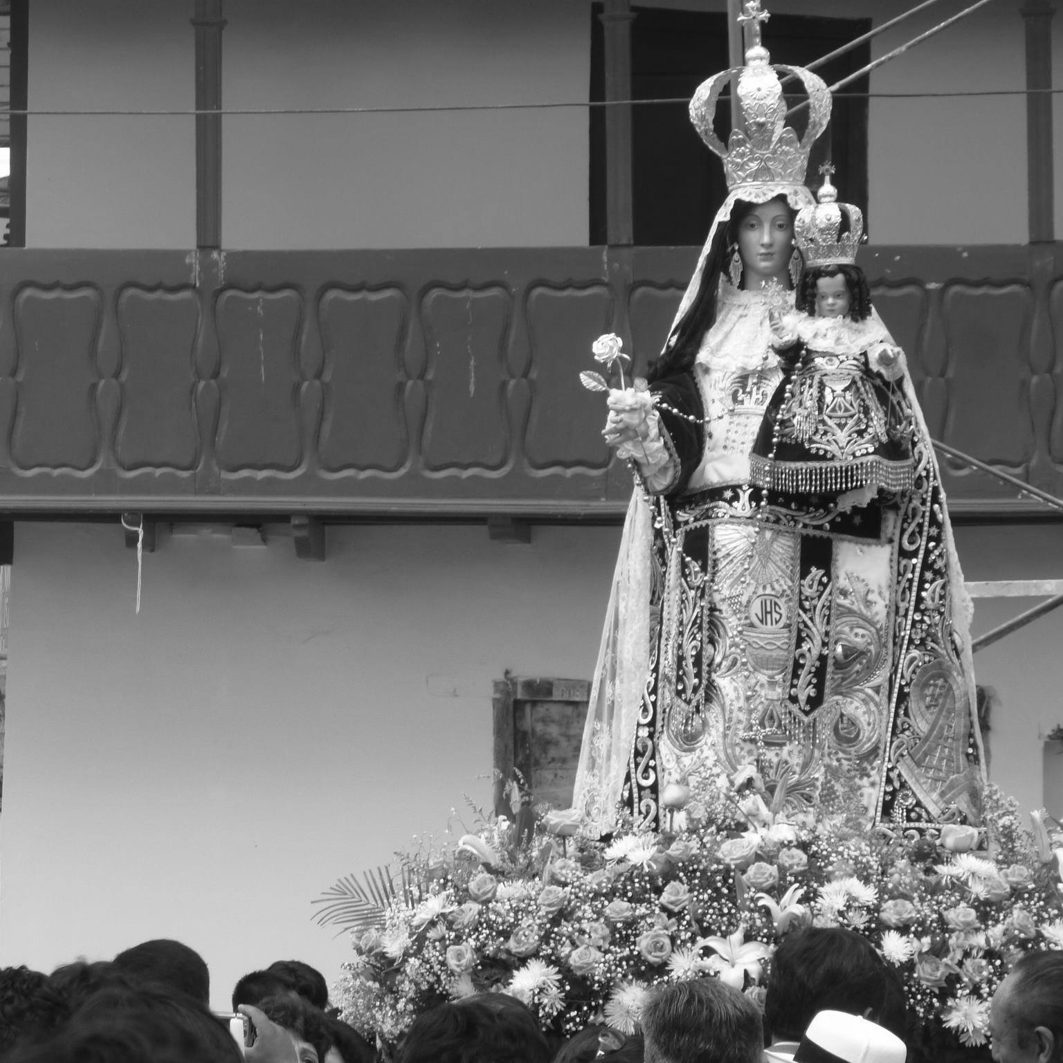 Nuestra Virgen del Rosario, tras presenciar su víspera ingresando a la ...
