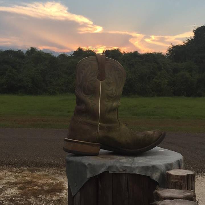 Boot Creek Bed & Breakfast | Midfield TX