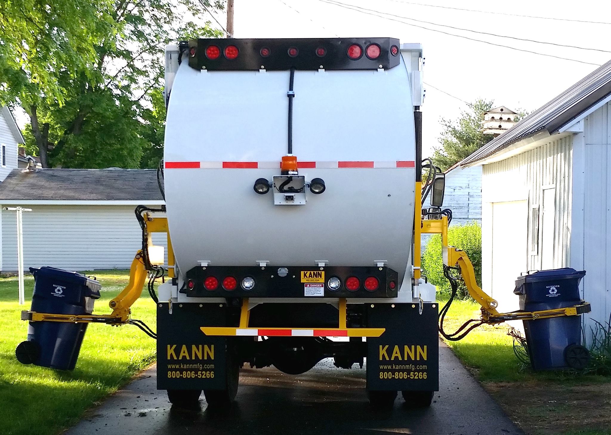 This video showcases the updated Kann Two Compartment Automated Side ...
