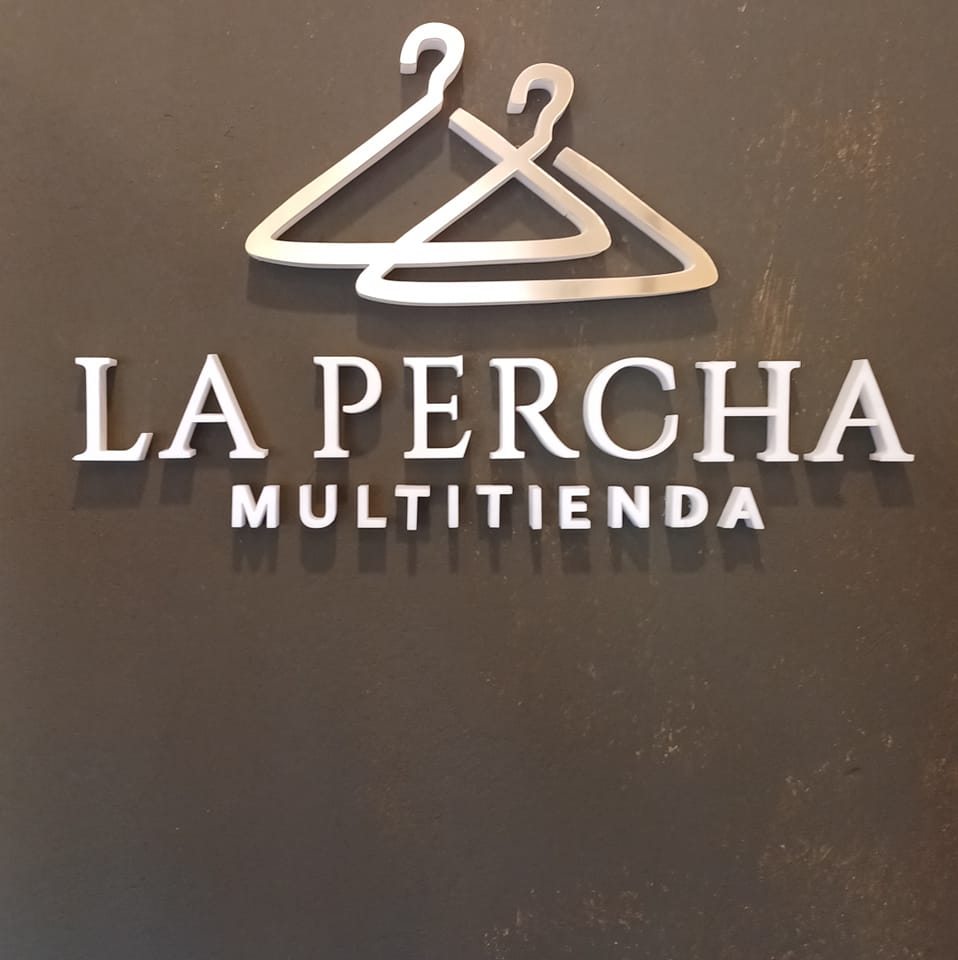 La Percha . Ropas Americanas