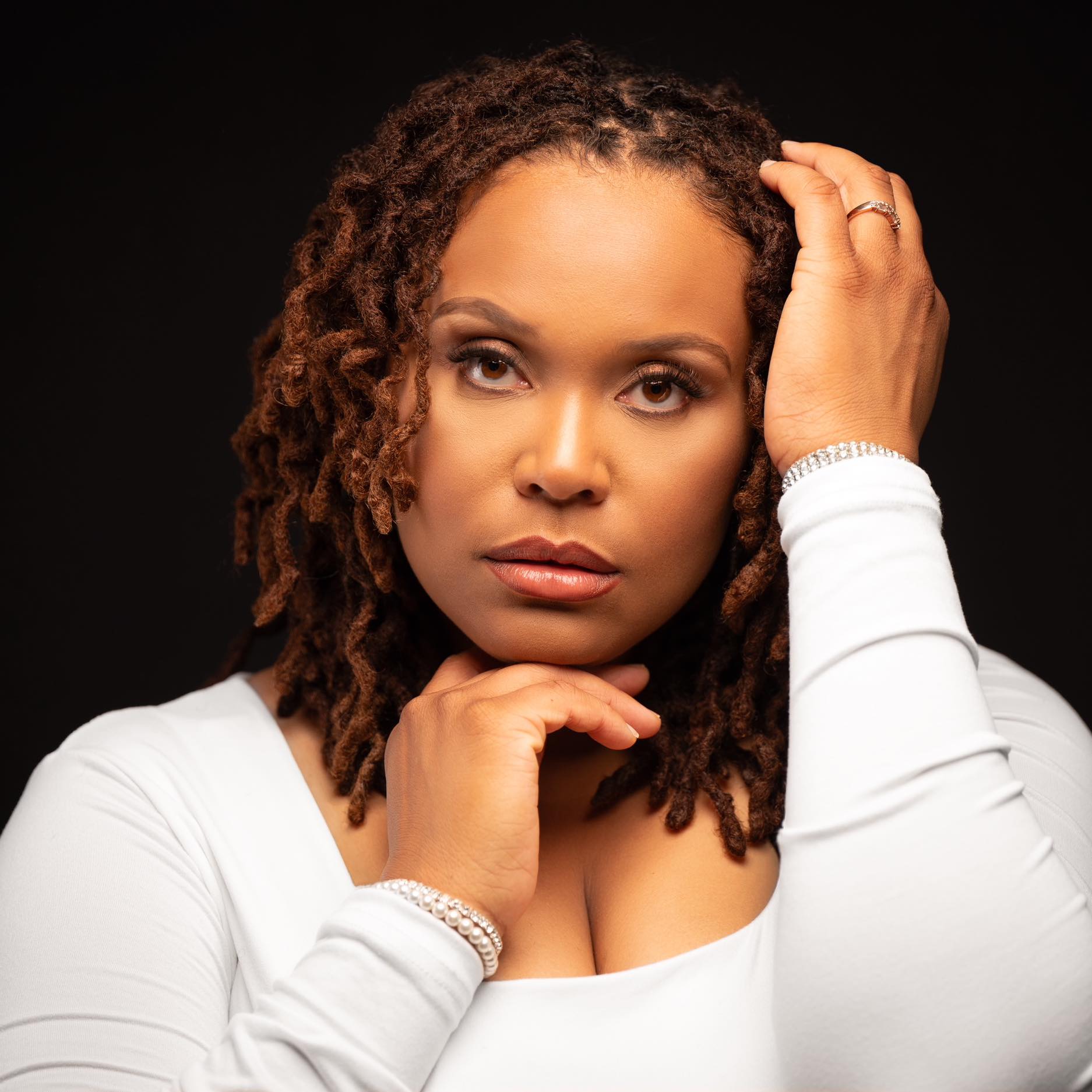 洋楽 CARLA WHITNEY vs.  JONES Whitney Jones (@whitneyjonesmusic) • Facebook