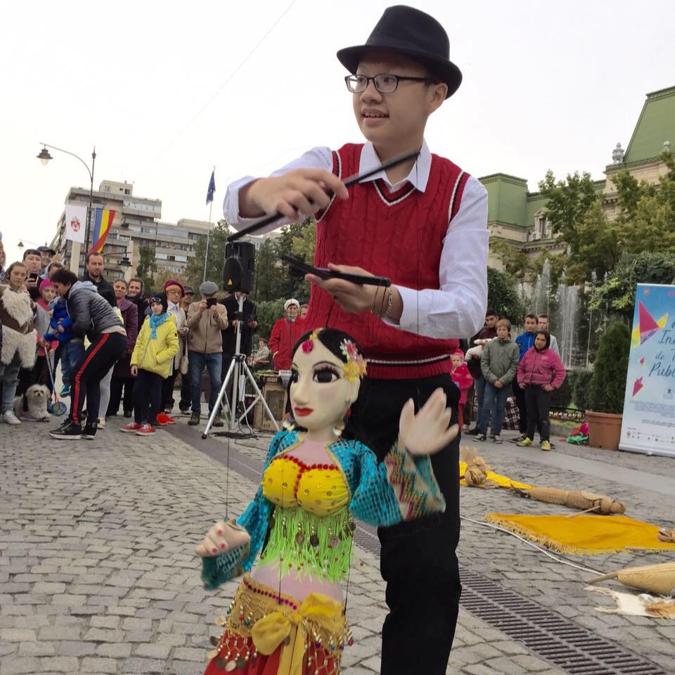 Mẹ và Con Múa Rối