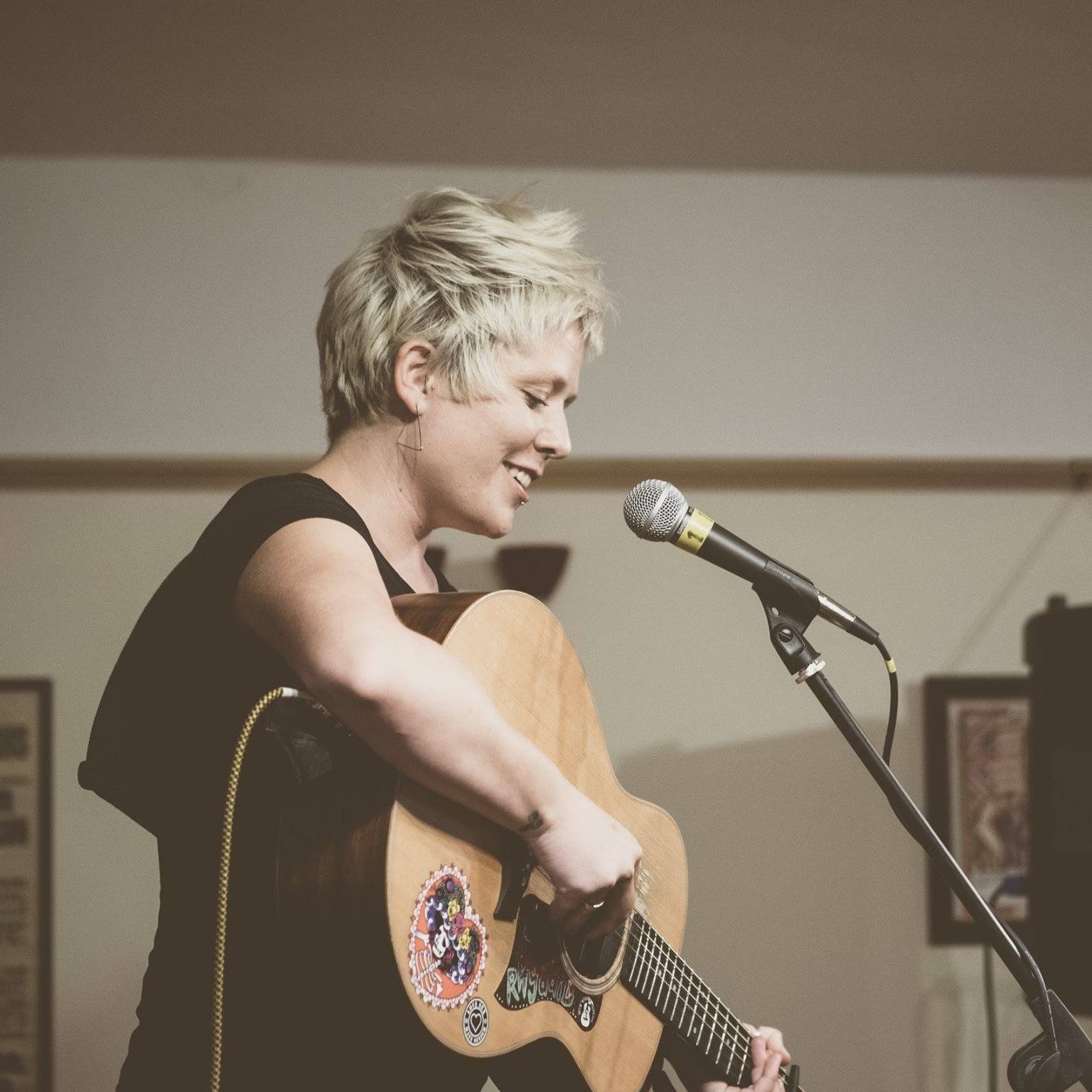 Izzy Rabey Music