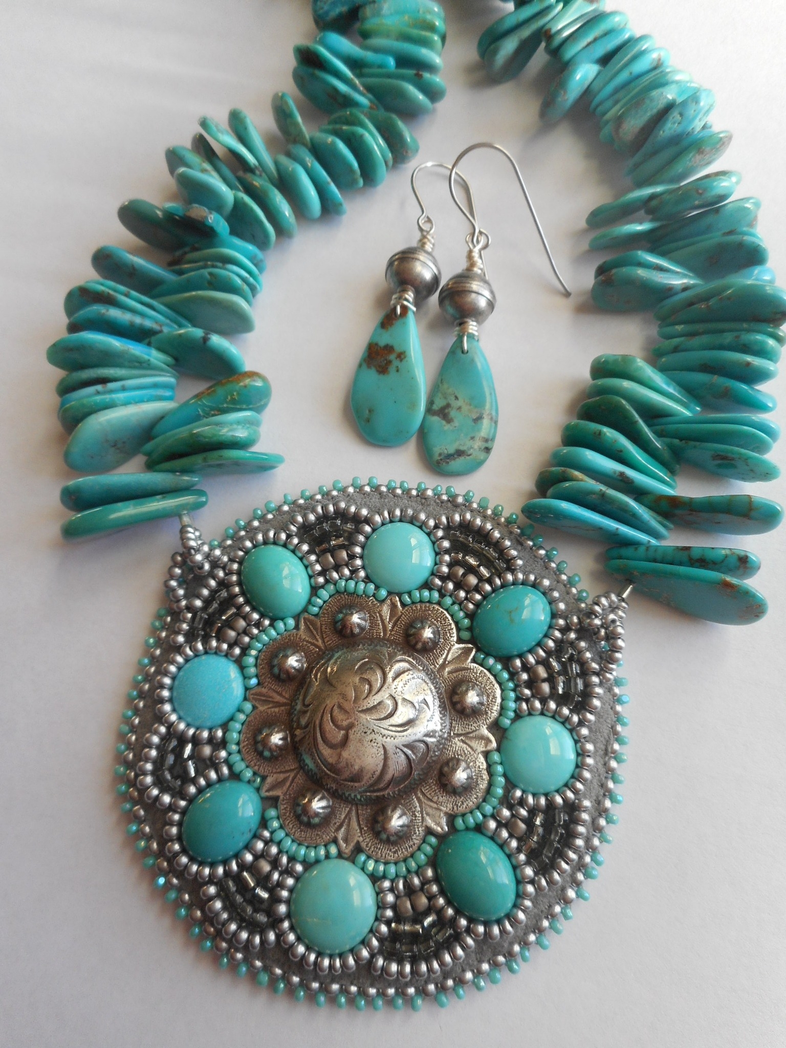 Just a little tutorial on peyote stitch aka gourd stitch for you 🥰 This ...