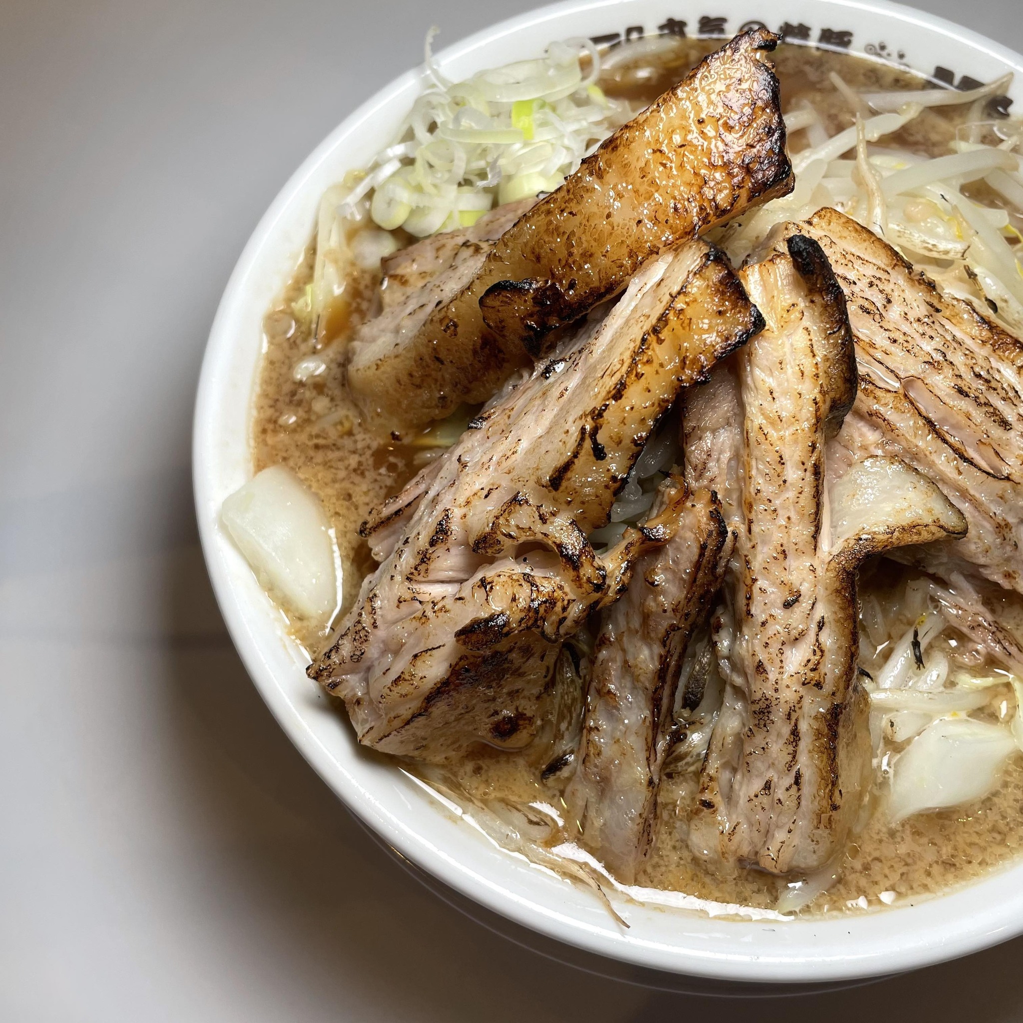 本気 の 焼豚 プルプル 食堂
