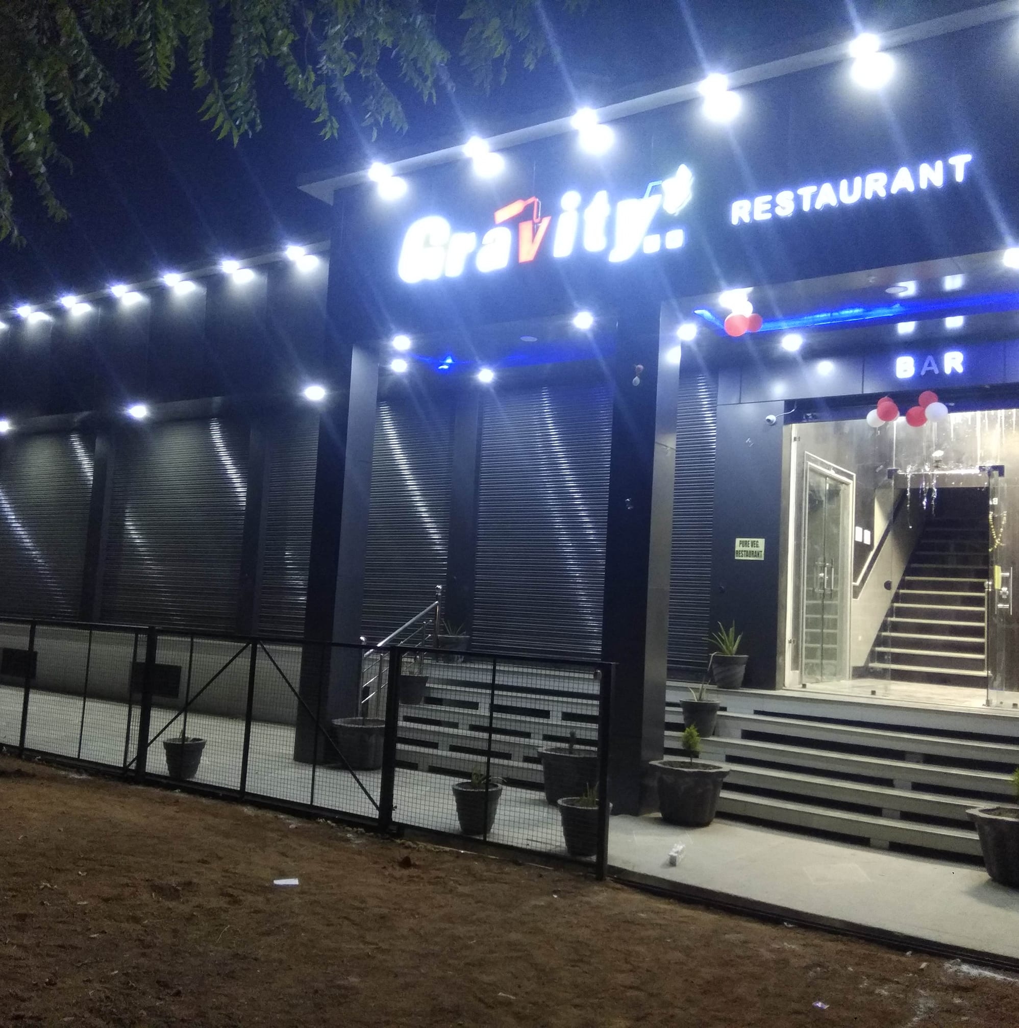 Gravity bar and restaurant