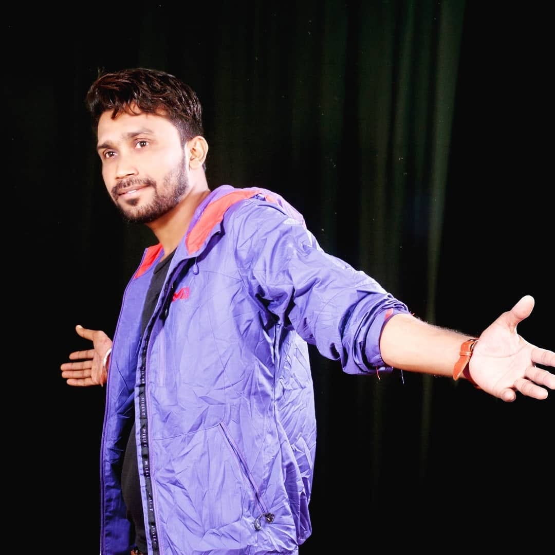 Singer Divya Bhushan nirmalkar