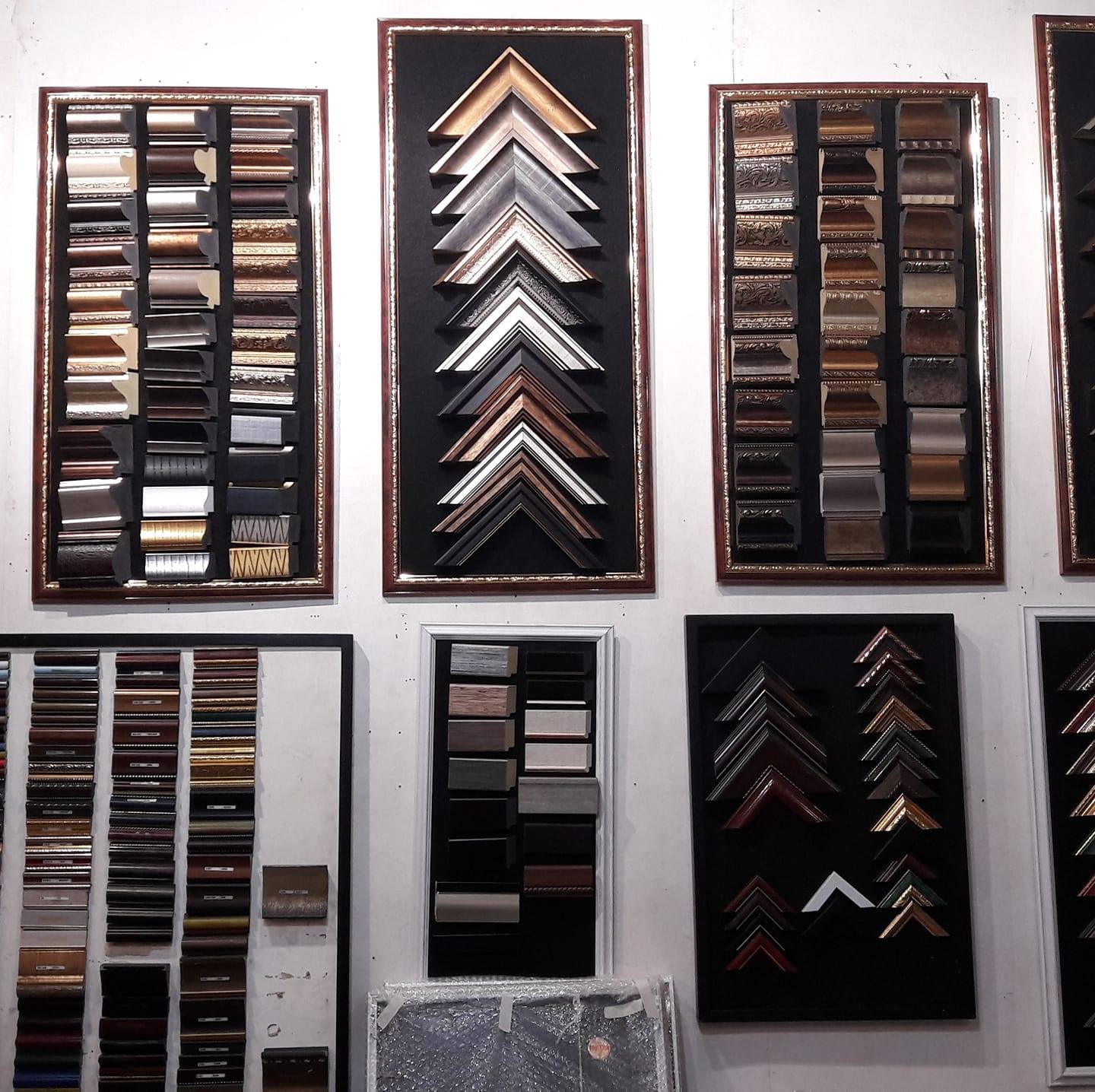 OMG Art & Frame Shop Robinson Magnolia Branch | Quezon City
