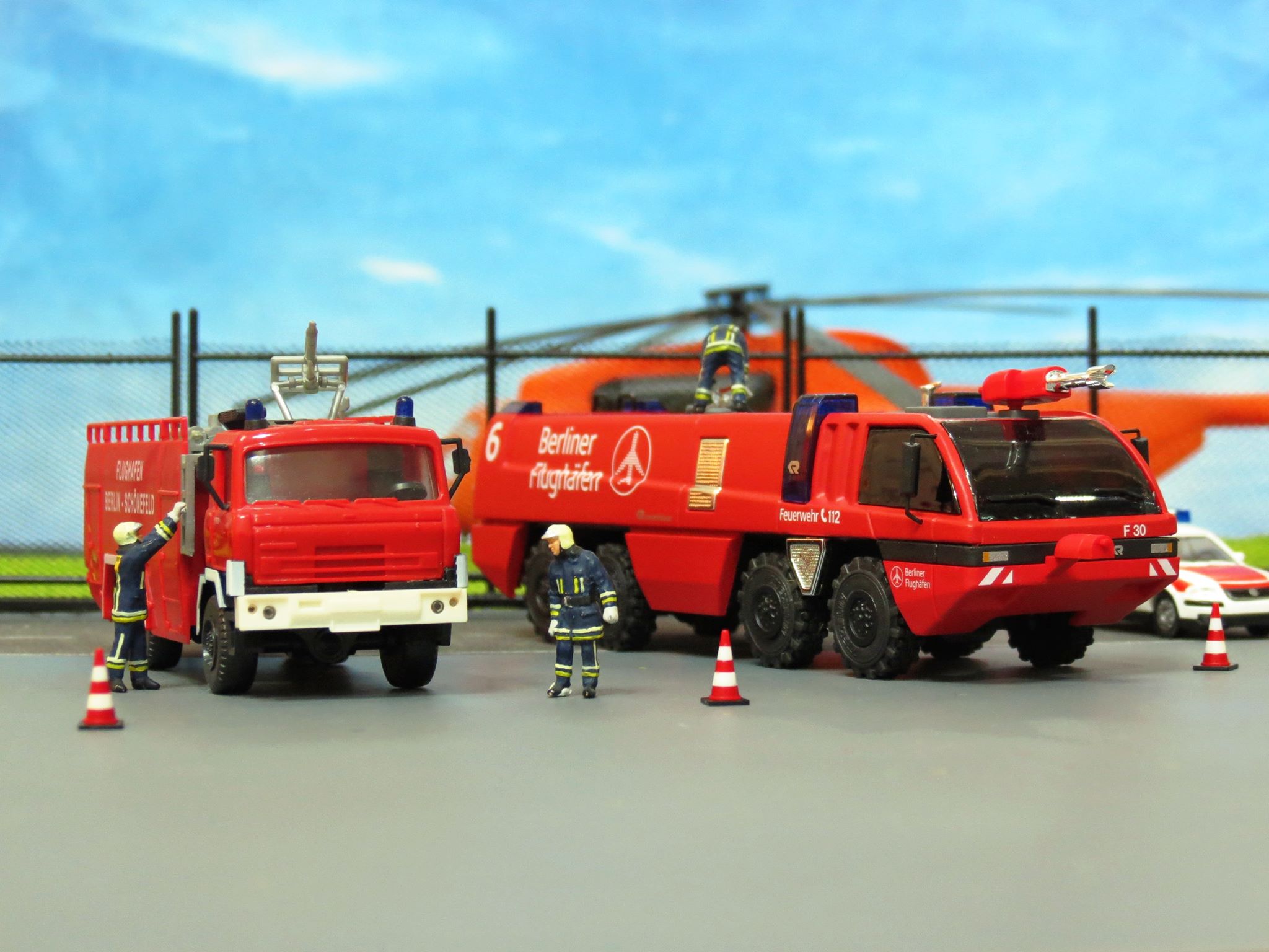 ARFF models (1:87 HO flughafen feuerwehr) - Rosenbauer Bush Panther 8x8