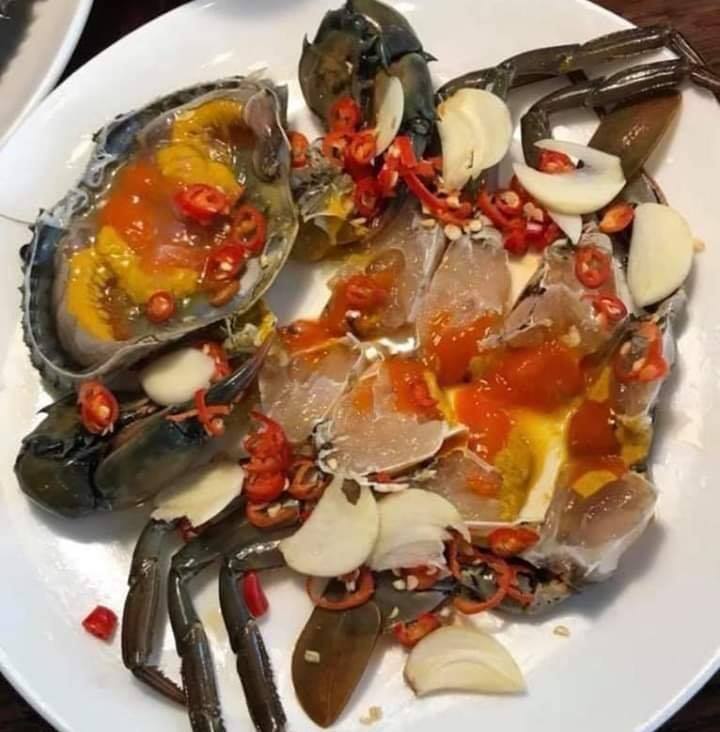 ปูไข่ดอง โคราช บาย ใบไผ่
