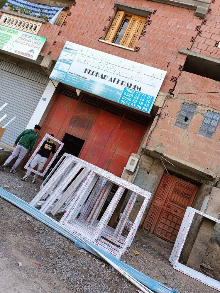 menuiserie-en-aluminium-et-plafonds-de-maison-s-tif