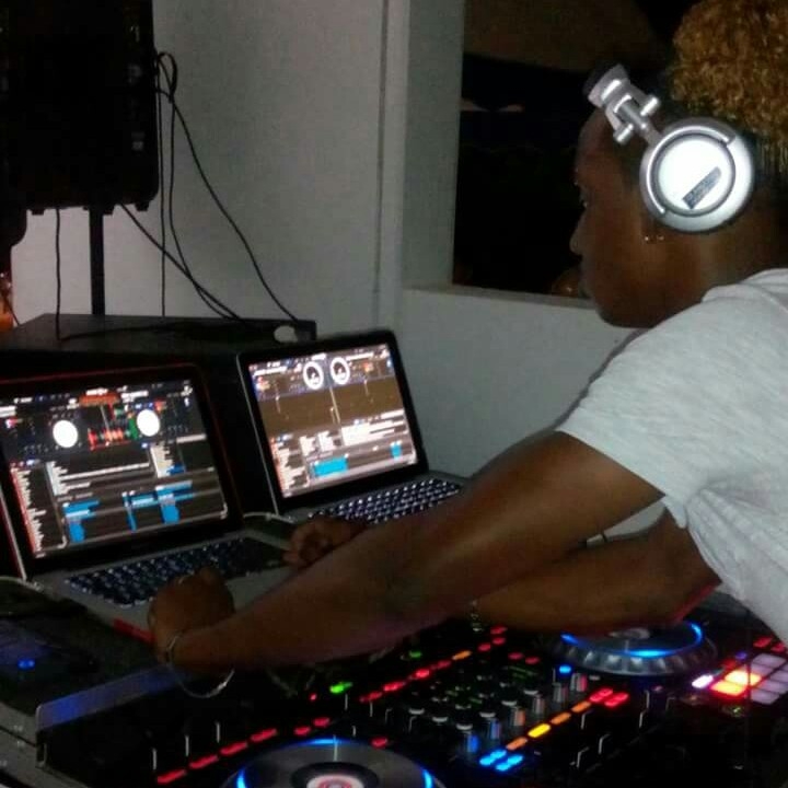 DJ RINA Officiel