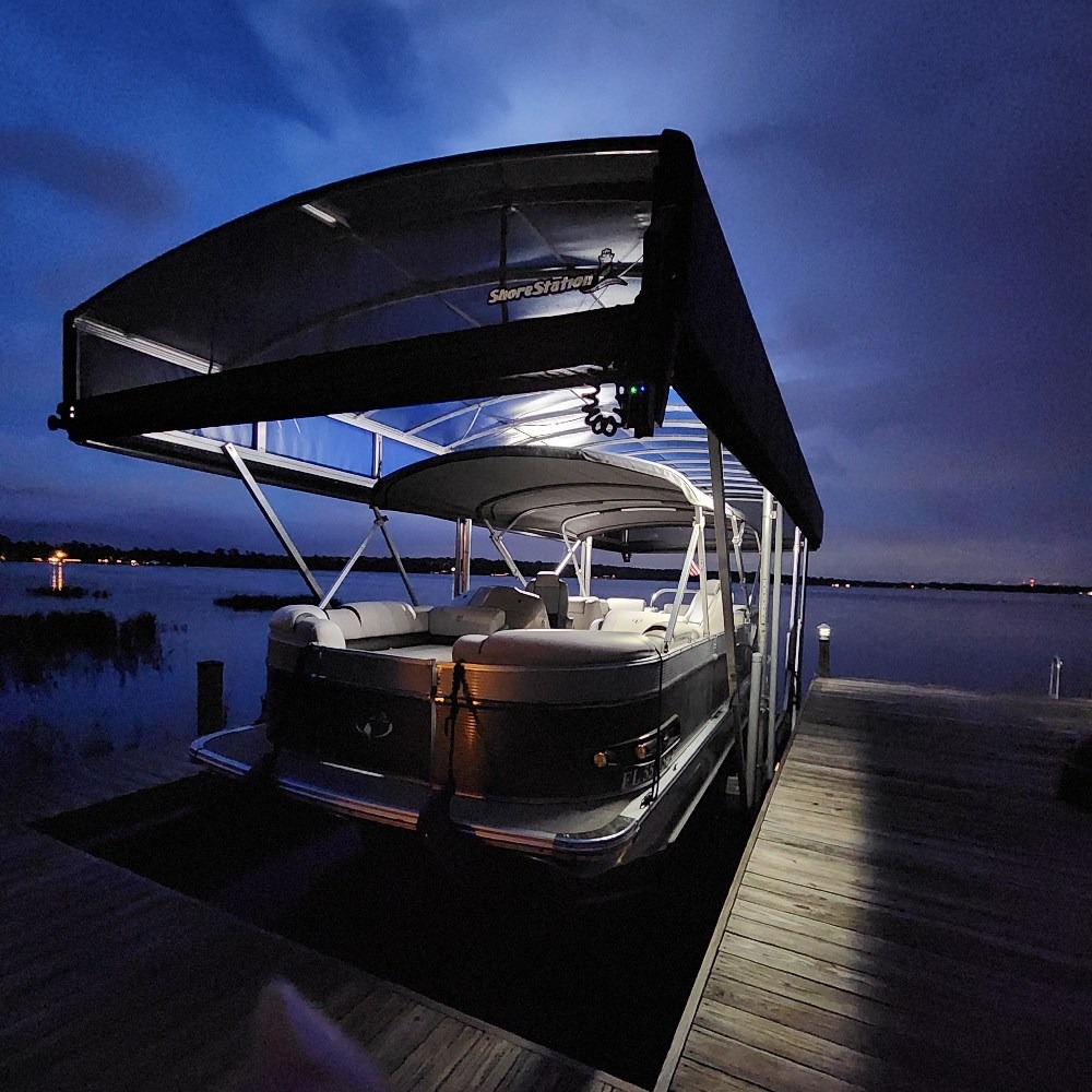 What if you could control your boat lift without leaving your boat? 👀🚤 ...