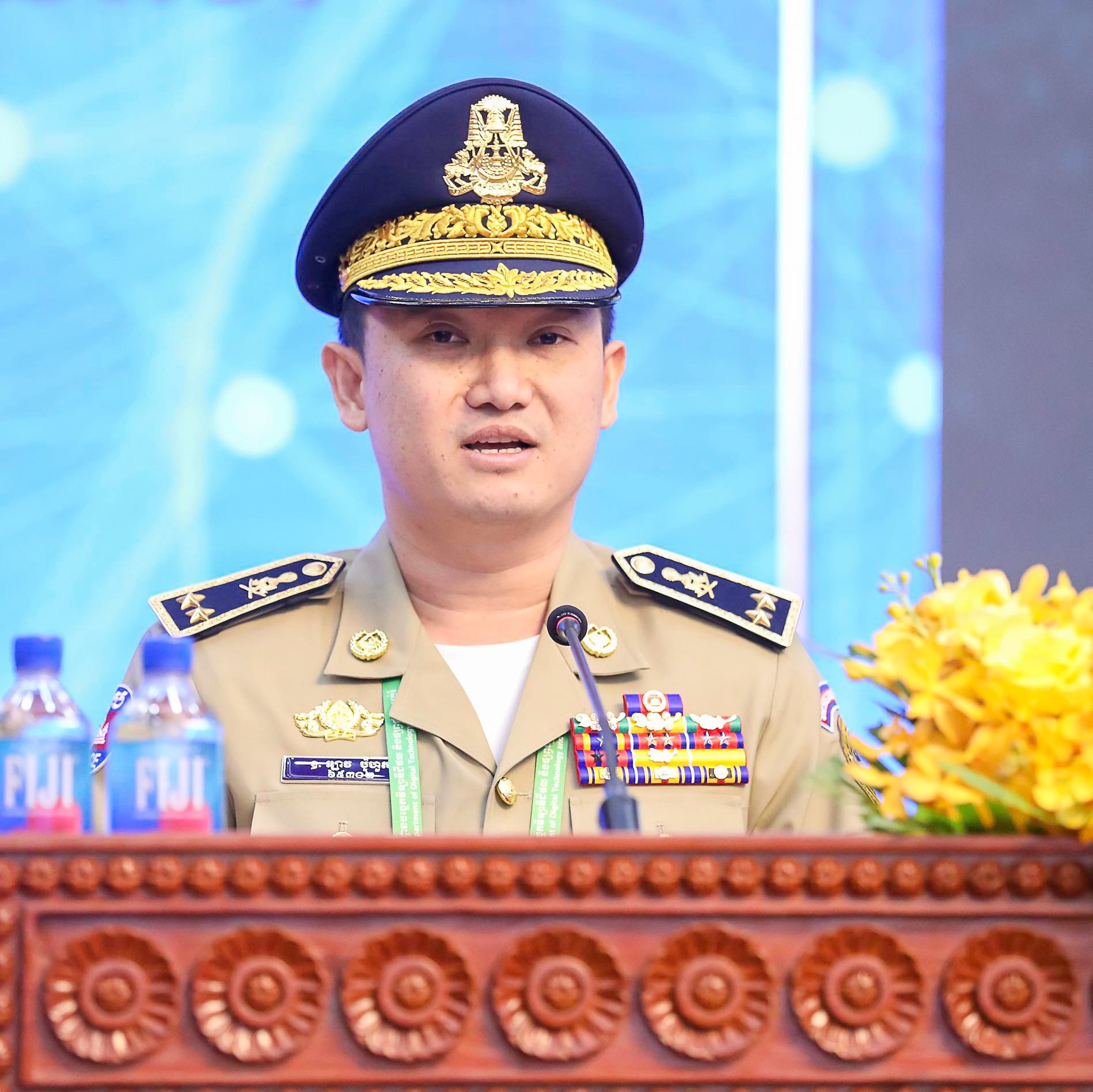 ឡាវ ប៉ូហួត Lav Pohuot