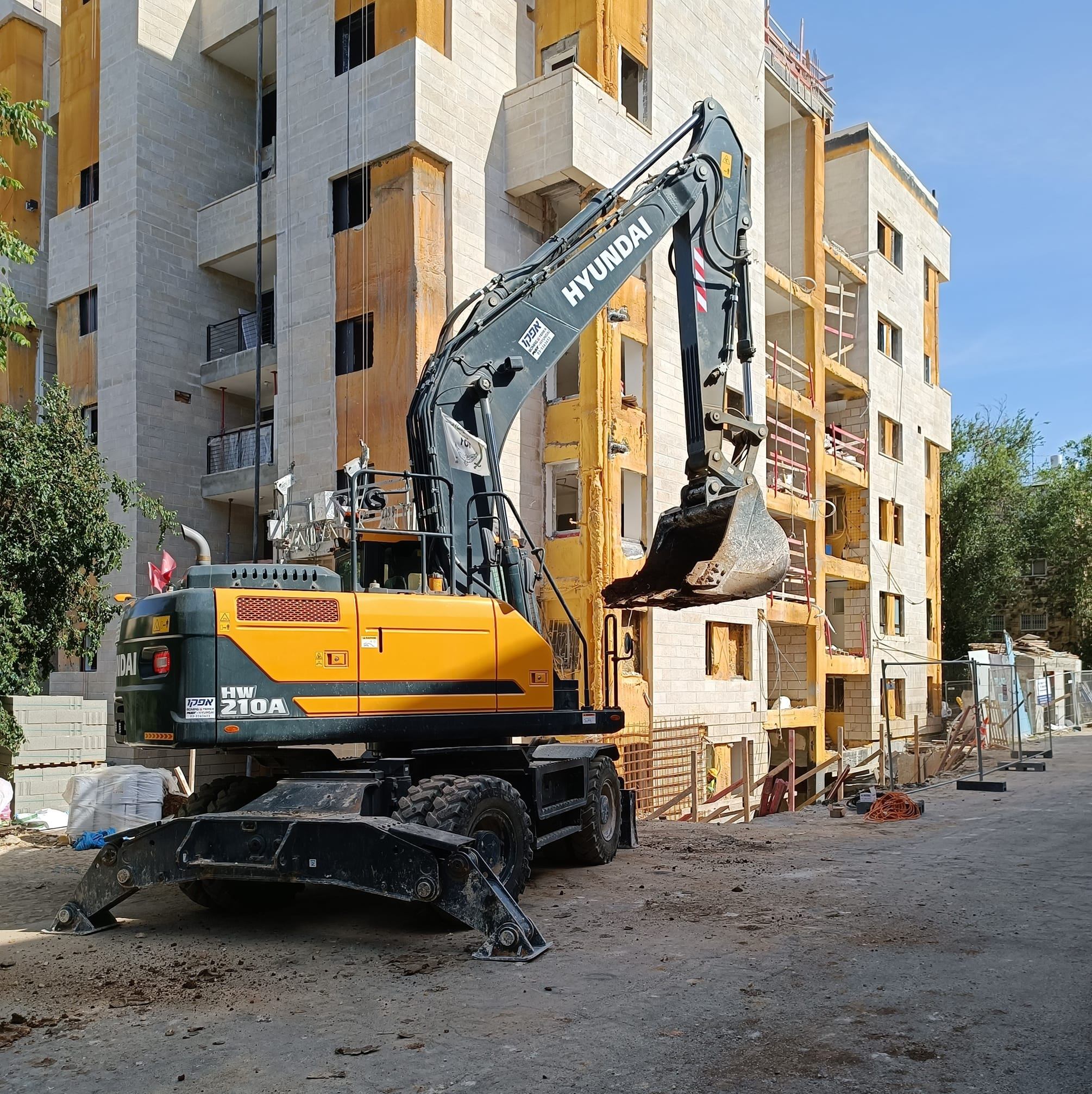 אשקיראת אימן עבודות עפר
