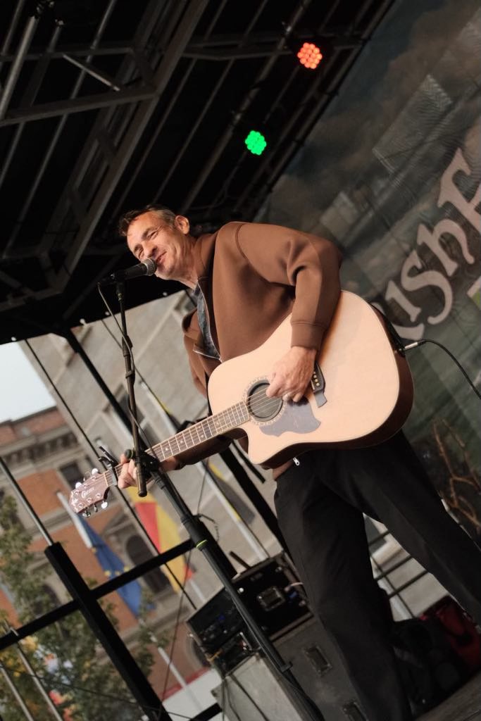 Steve Reeves singer / songwriter