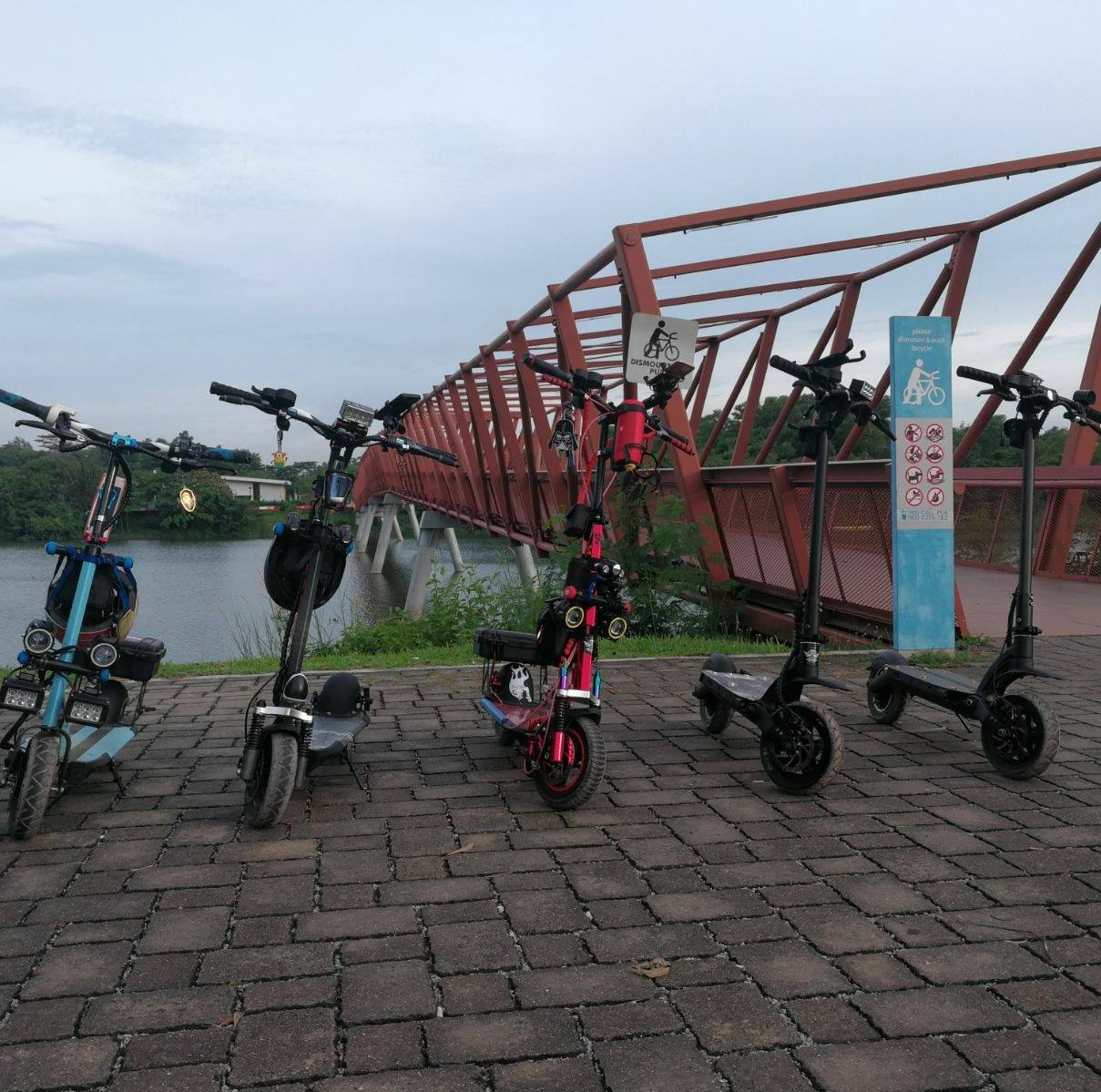 Filipino E-scooter Avid Riders Sg
