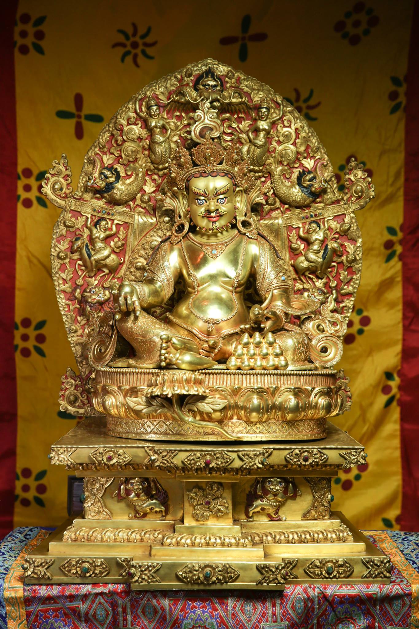 佛圓網 Buddha Tangka - 财宝天王 财宝天王，又称毗沙门天王，多闻天王。是毗沙门天王变化身之一，他是八地菩萨示现的护法身，也是 ...