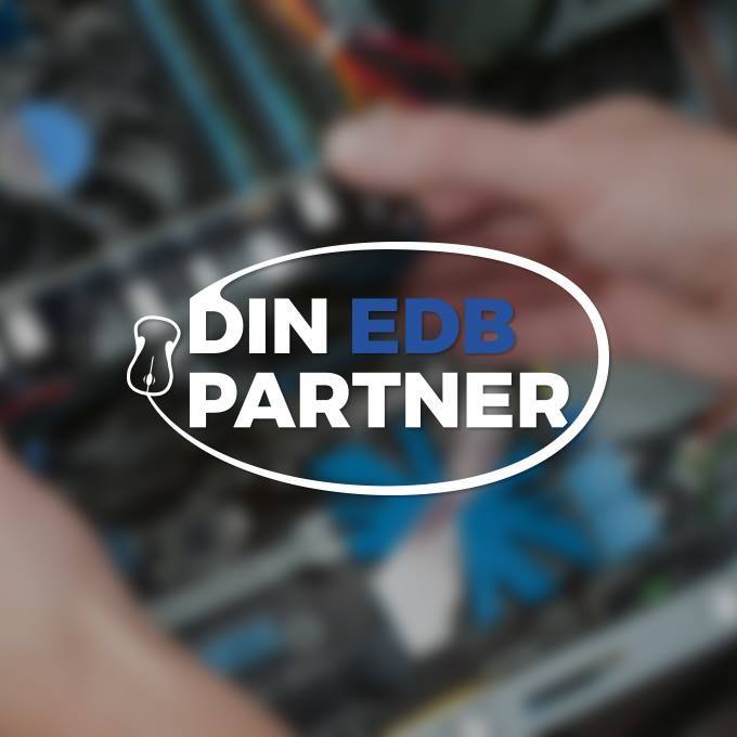 Din EDB Partner - vi er lige i gang med at teste et bundkort og cpu og ...