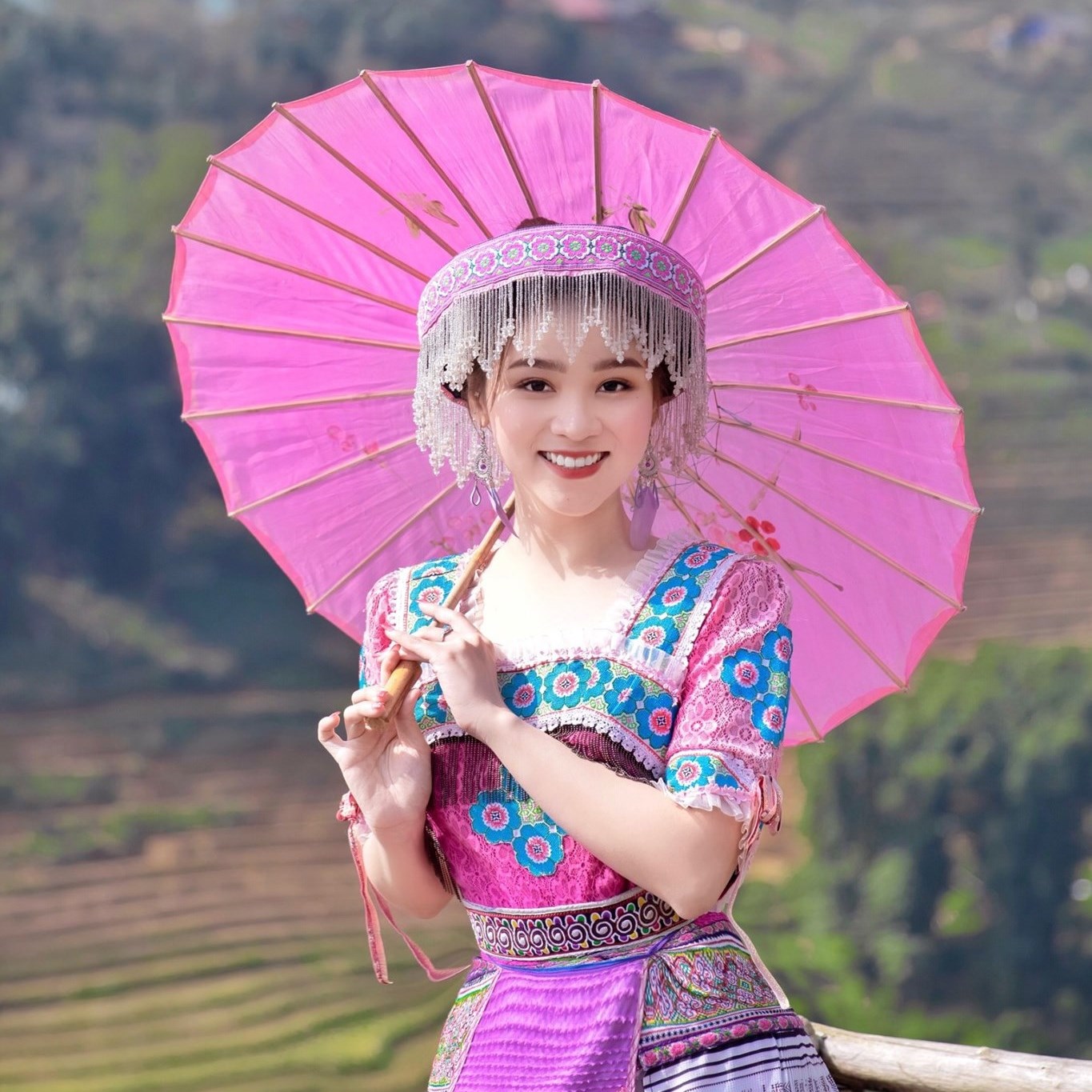 Nhà Thờ Đá Hàm Rồng Thác Bạc Tiên Sa Cổng Trời Sapa