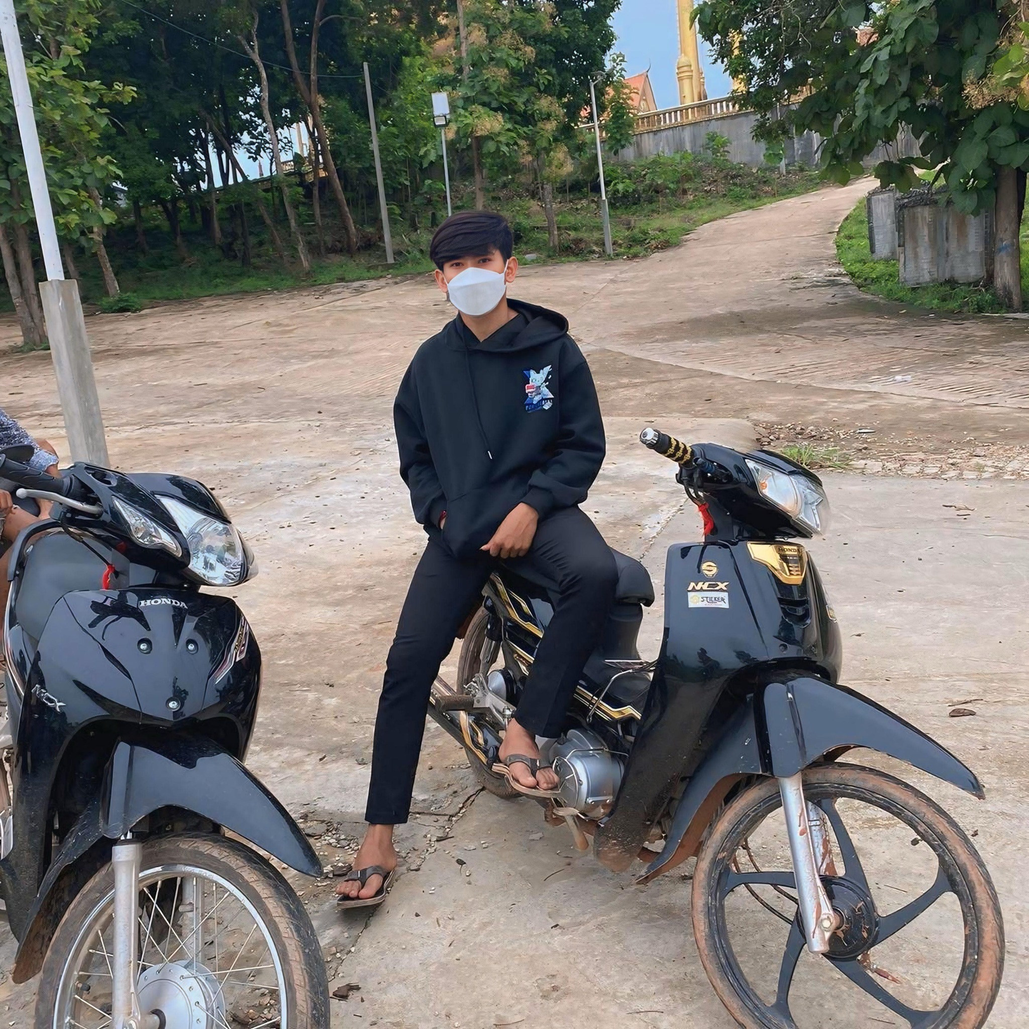 ពុំ សារ៉េន | ពុំ សារ៉េន