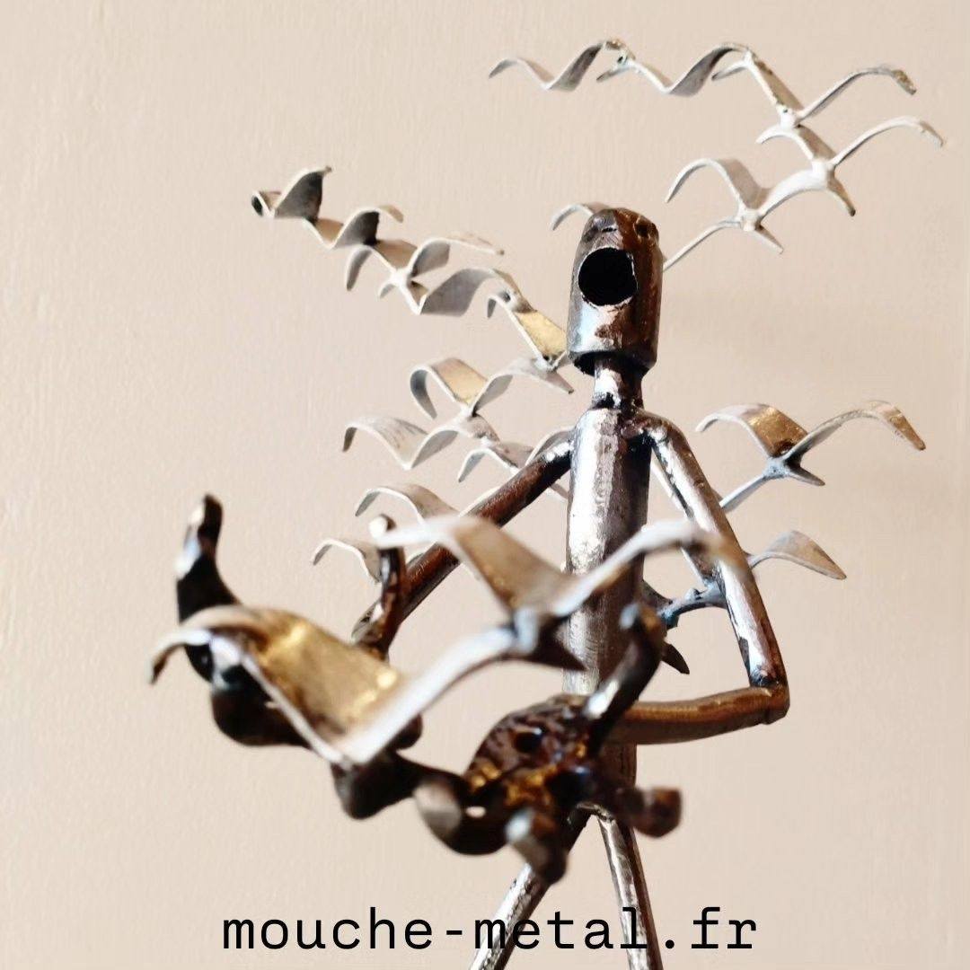 Mise en place des toiles de Corinne... - La Ruche des Arts | Facebook
