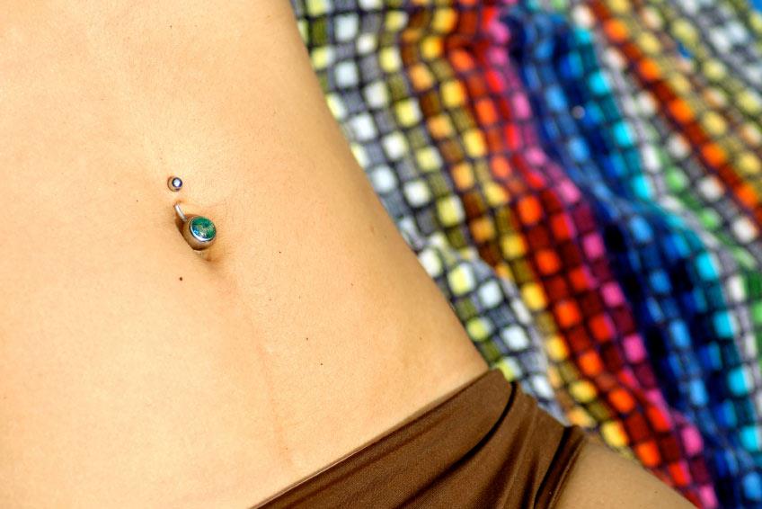 Piercing Nombril Inversé Cascade – Cristaux Blancs – Acier Chirurgical 1,6 Mm – Neuf