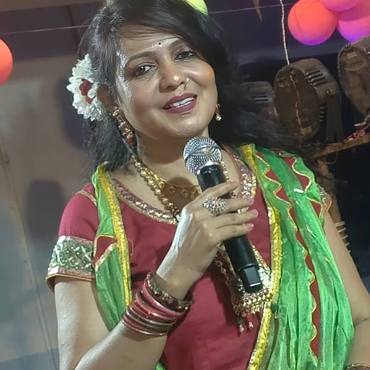 Anchor Priti Ragini