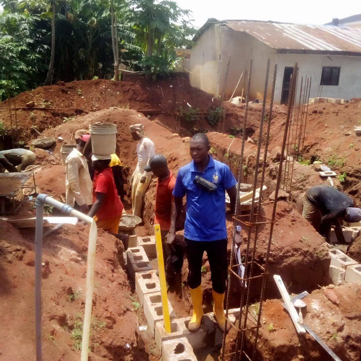 Laterite filling and compaction across foundation chambers in ...