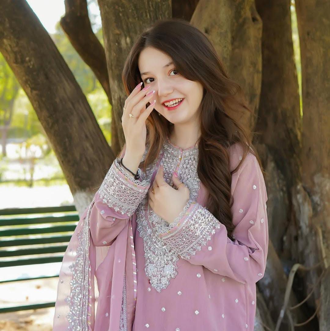 karachi boutique ladies dresses (@farhanimran11357) • Facebook party wear lucky one mall dresses price